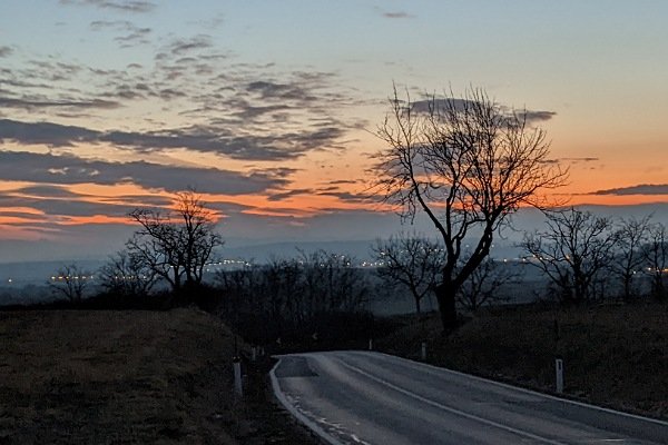 Landschaft mit Sonnenuntergang